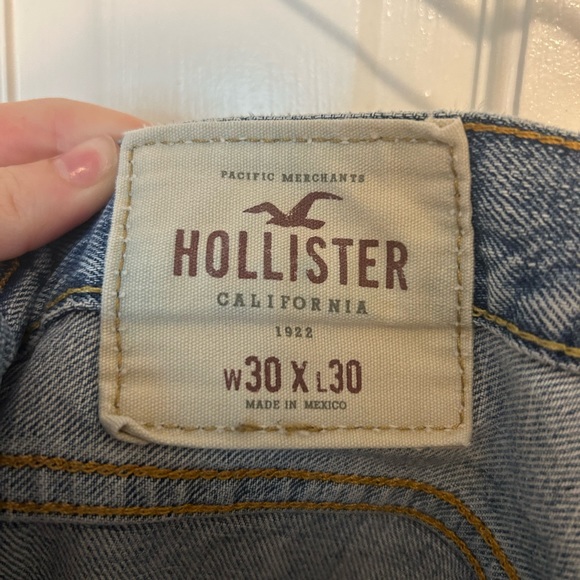 SOLD EUC Hollister Men’s Bootcut Jeans - Picture 4 of 5
